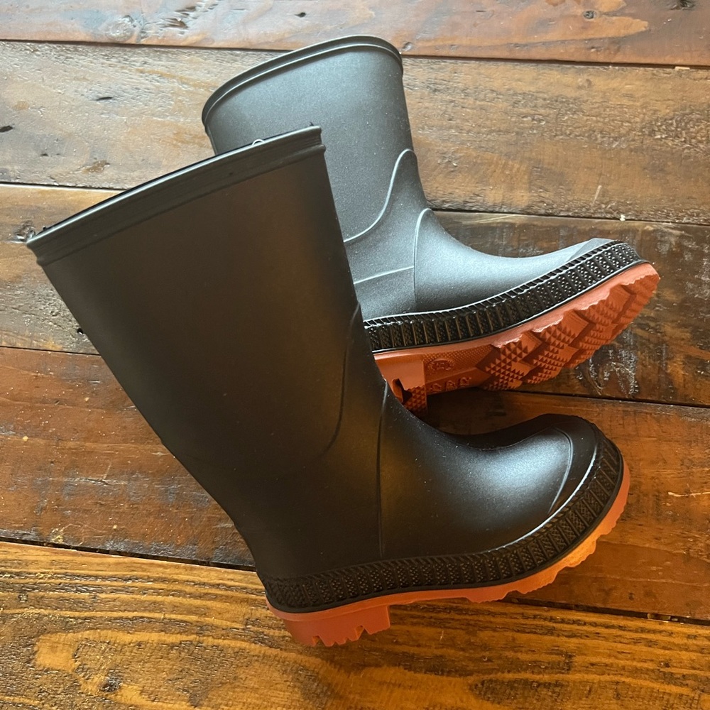 Rubber rain boots